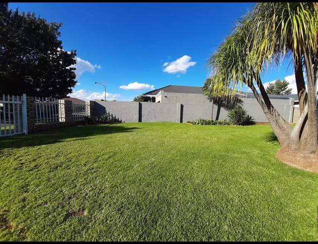 4 BEDROOM HOUSE FOR SALE IN VAALPARK
